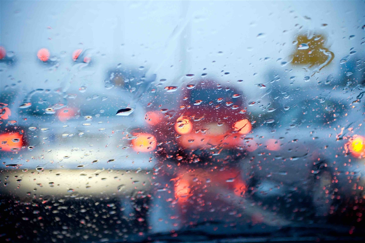 Safety tools against traffic risk in storm season