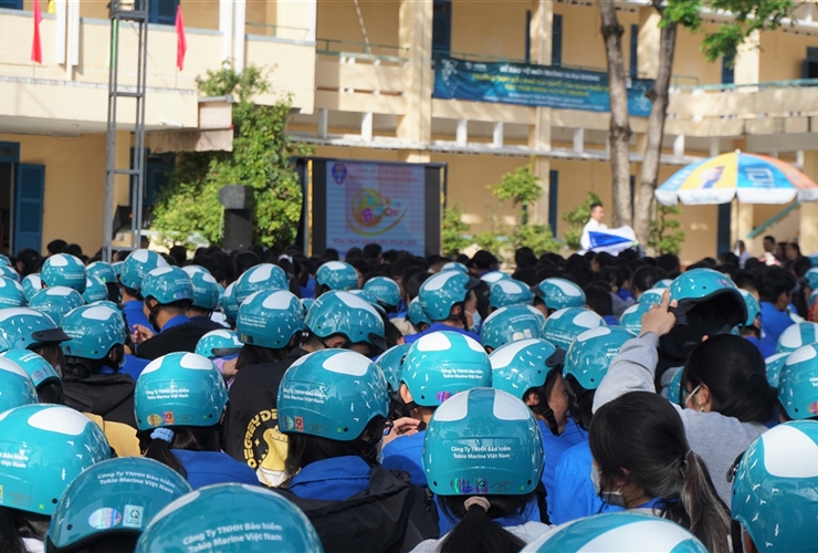BE SAFE WITH HELMETS – “2020 HELMETS FOR STUDENT”